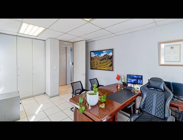 2,278M² OFFICE FOR SALE IN FERNDALE